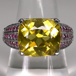 Великолепное кольцо с крупным золотистым цитрином