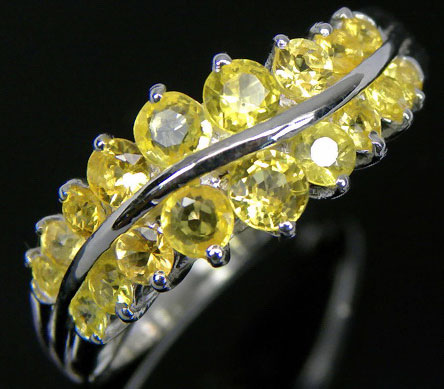 Кольцо с золотисто-желтыми сапфирами