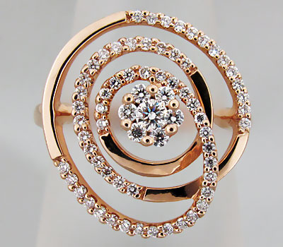 Изящное кольцо с бриллиантами