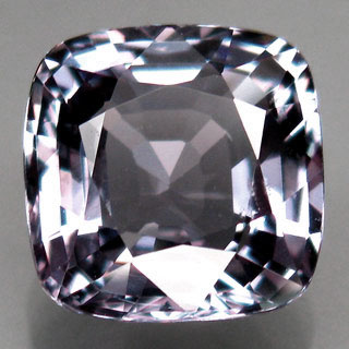 Серебристая шпинель 3,11 карат