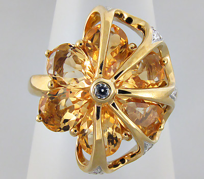 Кольцо из коллекции "Sunshine" с золотистыми цитринами