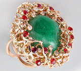 Кольцо с крупным изумрудом, рубинами и бриллиантами Золото