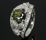 Кольцо с зеленым сапфиром и бесцветными топазами Серебро 925