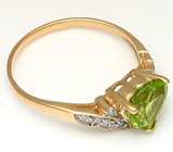 Кольцо с перидотом и бриллиантами Золото