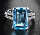 Кольцо с голубым топазом и бриллиантами Золото