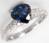 Кольцо с ярко-синим сапфиром и бриллиантами Золото