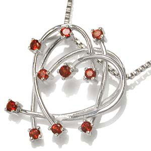 Симпатичный кулон с гранатами