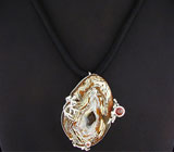 Кулон с уникальной халцедоновой друзой, сапфиром и гранатом на шнуре Серебро 925