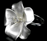 Кольцо-цветок из коллекции "Elegance" Серебро 925