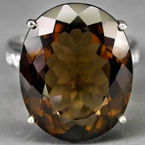 Высокое кольцо с дымчатым топазом и сапфирами