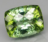 Яркий сочно-зеленый турмалин 3,33 карат 