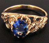 Изящное ажурное кольцо с васильковым сапфиром Золото