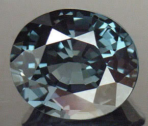 Зеленовато-синяя шпинель 1,62 карат