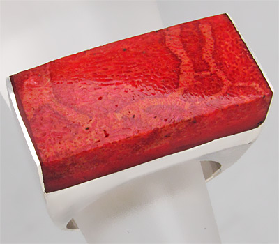 Стильное кольцо с кораллом