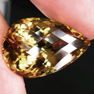 Чистейший империал топаз 53,93 карат