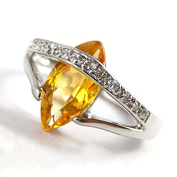 Оригинальное кольцо с золотистым цитрином