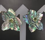 Серьги-цветки с перидотами на радужном абалоне Серебро 925