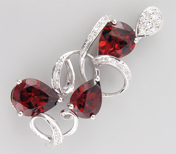 Кулон из коллекции "Sunshine" с гранатами