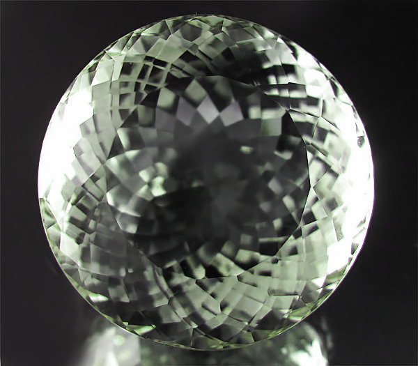 Зеленоватый топаз 69,58 карат! Эффектная огранка