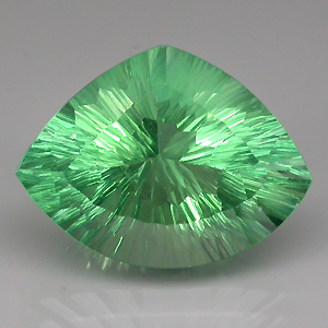 Ярко-зеленый флюорит лазерной огранки 42,67 карат