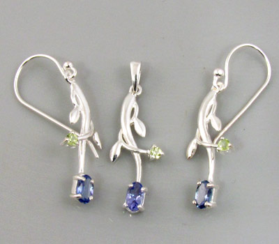 Комплект с танзанитами и перидотами