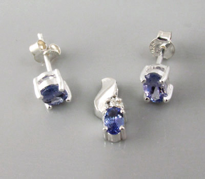 Прелестный комплект с танзанитами