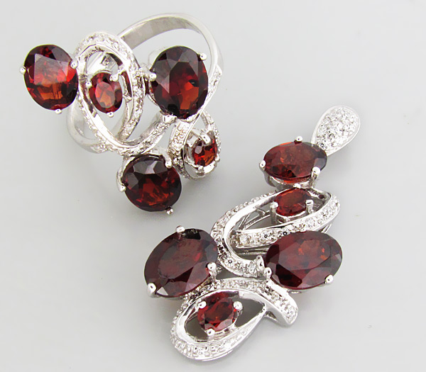 Комплект из коллекции "Sunshine" с гранатами