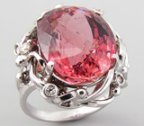 Кольцо с крупным пурпурно-красным турмалином и бриллиантами Золото