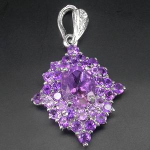 Изящный кулон с аметистами