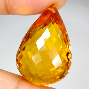 Крупный золотистый цитрин-бриолет 76,1 карат