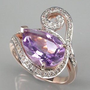 Кольцо из коллекции "Mia" с аметистом и бесцветными топазами