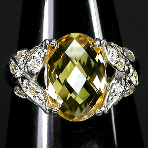 Прелестное кольцо с золотистым цитрином эффектной огранки