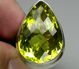 Массивное кольцо с крупным цитрином оттенка "зеленое золото" Серебро 925