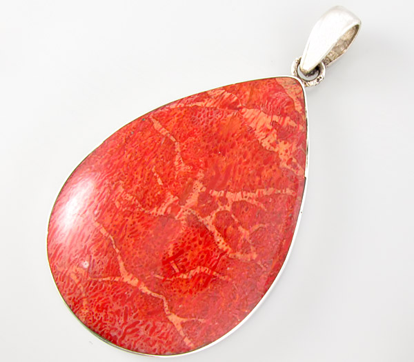 Кулон с кораллом