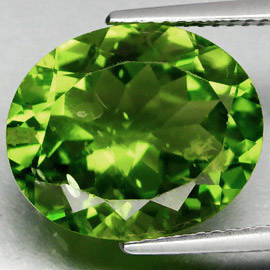 Крупный перидот 8,08 карат