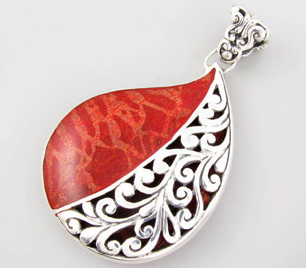 Ажурный крупный кулон с кораллом