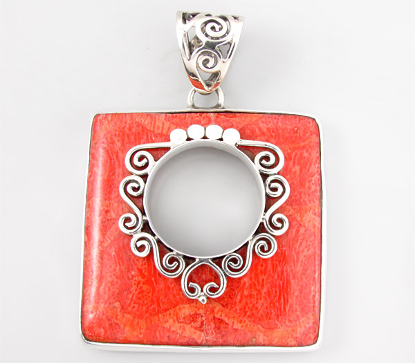 Кулон с кораллом