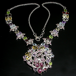 Колье из коллекции "Multistone" с самоцветами