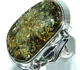 Кольцо с крупным эффектным зеленым янтарем Серебро 925