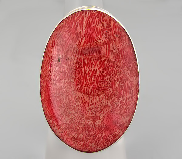 Крупное кольцо с кораллом