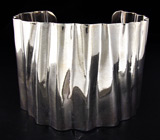 Стильный широкий браслет из текстурного серебра Серебро 925