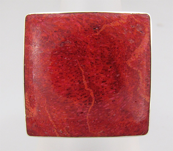 Кольцо с кораллом