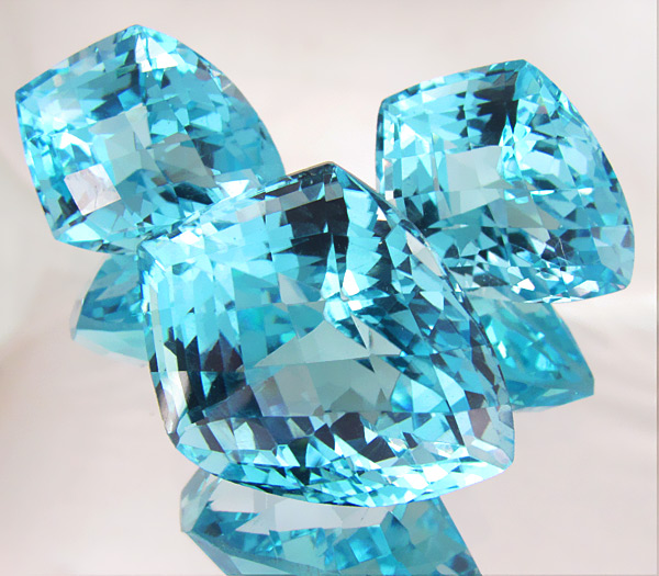 Набор из трех топазов 48,47 карат