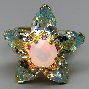 Кольцо-цветок из коллекции "Mia" с опалом и крупными цирконами