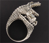 Скульптурное кольцо "Крокодил" с кабошоном перламутра и марказитами Серебро 925