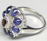 Кольцо с рубиновой шпинелью и кабошонами синих сапфиров Серебро 925