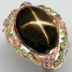 Кольцо из коллекции "Mia" с крупным звездчатым диопсидом, аметистами и цаворитами