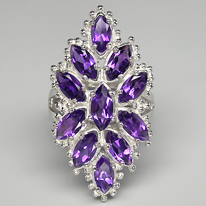 Эффектное кольцо с уругвайскими аметистами