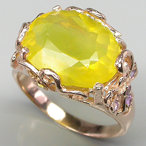 Кольцо из коллекции "Mia" с солнечно-желтым мексиканским опалом и аметистами