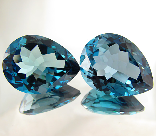 Пара топазов 39,4 карат